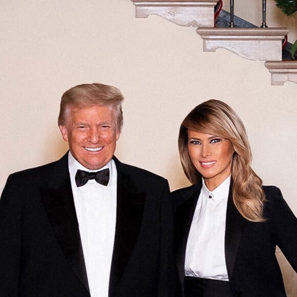 Le président Donald Trump et la First Lady Melania Trump posent pour leur portrait officiel de Noël à la Maison-Blanche, Washington le 10 décembre 2020