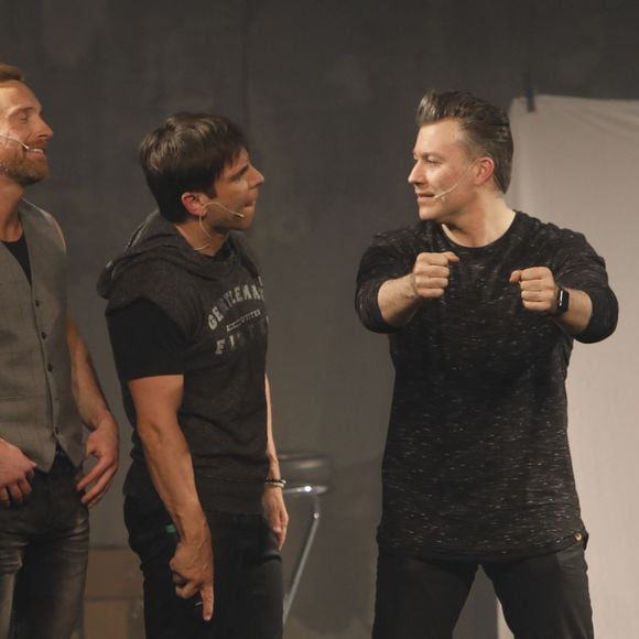 Chris Keller (G-Squad), Allan Theo, Frank Delay (2be3) - Les artistes de la pièce de théâtre "Boys Band Forever" sur la scène de l'Apollo Théâtre à Paris. Le 23 mars 2018. © Marc Ausset-Lacroix / Bestimage