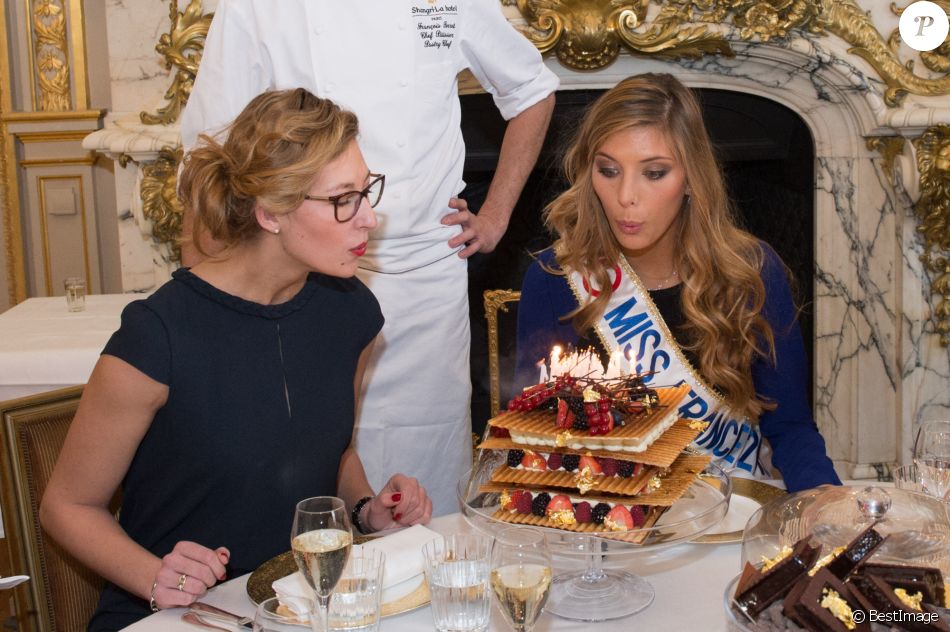 Camille Cerf Miss France 15 Et Sa Soeur Jumelle Mathilde Cerf Anniversaire Surprise Ans De Miss France 15 Camille Cerf Et De Sa Soeur Jumelle Ma Purepeople