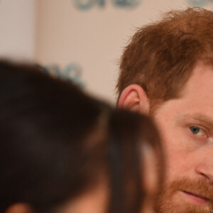 Le prince Harry, duc de Sussex, et Meghan Markle, duchesse de Sussex, participent à une réunion sur l'égalité des genres avec les membres du Queen's Commonwealth Trust (dont elle est vice-présidente) et du sommet One Young World au château de Windsor, le 25 octobre 2019.