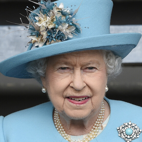 La reine Elisabeth II d'Angleterre et la présidente Maltaise Marie-Louise Coleiro Preca visitent l'hippodrome de Marsa, La Valette, Malte le 28 novembre 2015. 