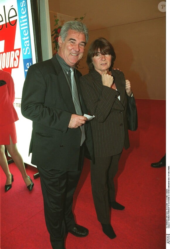 Georges Pernoud et sa femme Monique à la 15e cérémonie des 7 d'Or à Paris, en 2001.