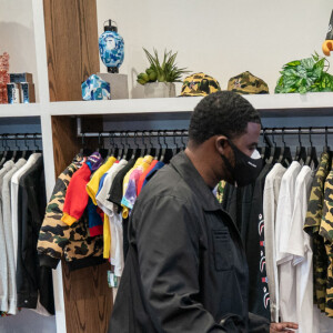 Kamala Harris en visite au Social Status Clothing Store à Charlotte en Caroline du Nord, lors de sa campagne pour le candidat du parti démocrate Joe Biden pour l'élection présidentielle américaine. Le 21 octobre 2020 © Lawrence Jackson-Biden for President / Zuma Press / Bestimage