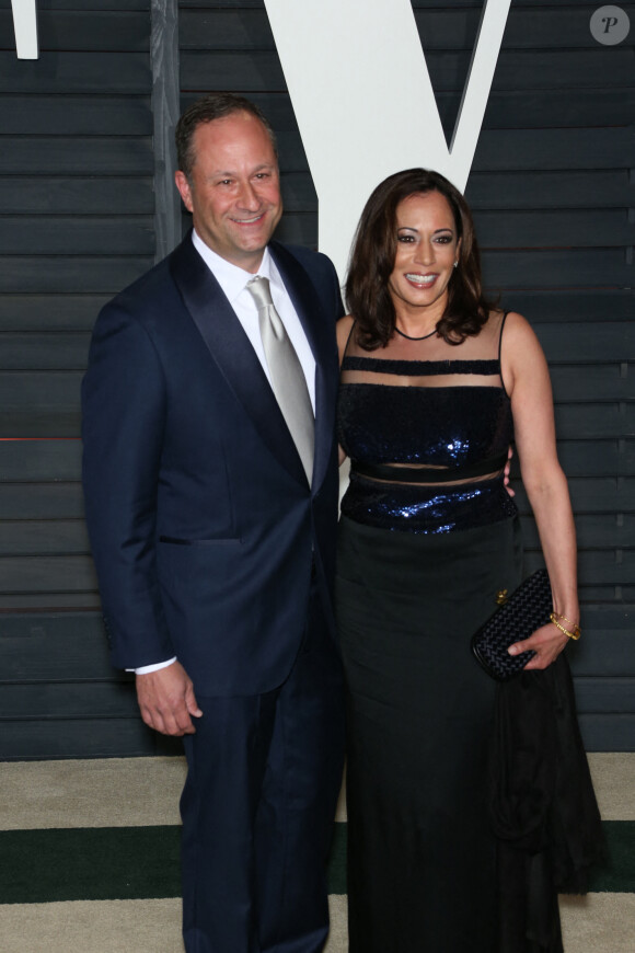 Kamala Harris et son mari Douglas Emhoff - People à la soirée "Vanity Fair Oscar Party" à Hollywood, le 22 février 2015.