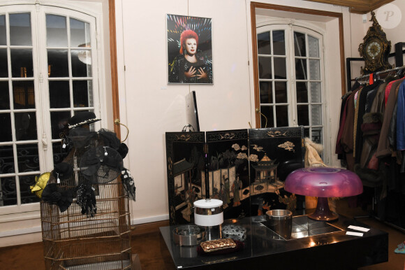 Exclusif - Cocktail pour l'exposition "L'Epoque Régine" et la vente aux enchères de photographies, tenues de soirées et objets de Régine chez Mirabaud Mercier rue du Faubourg Saint-Honoré à Paris, le 11 janvier 2021. © Coadic Guirec/Bestimage