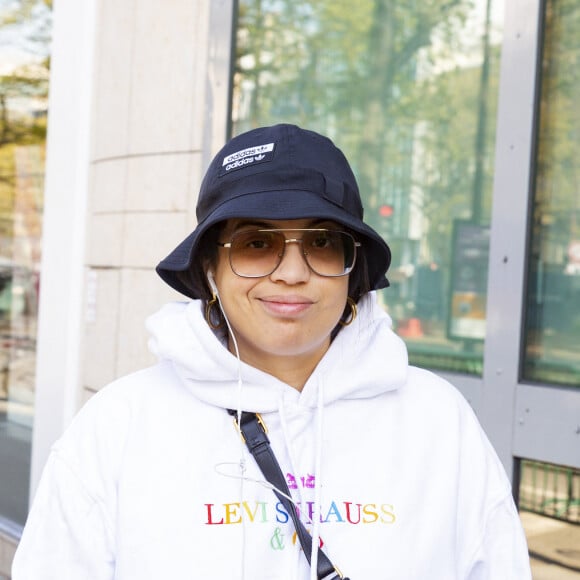 Melha Bédia, la soeur de Ramzy - L'équipe de l'émission "Les Grosses Têtes" continue de travailler pendant le confinement lors de l'épidémie de coronavirus (COVID-19) le 9 avril 2020. © Jack Tribeca / Bestimage