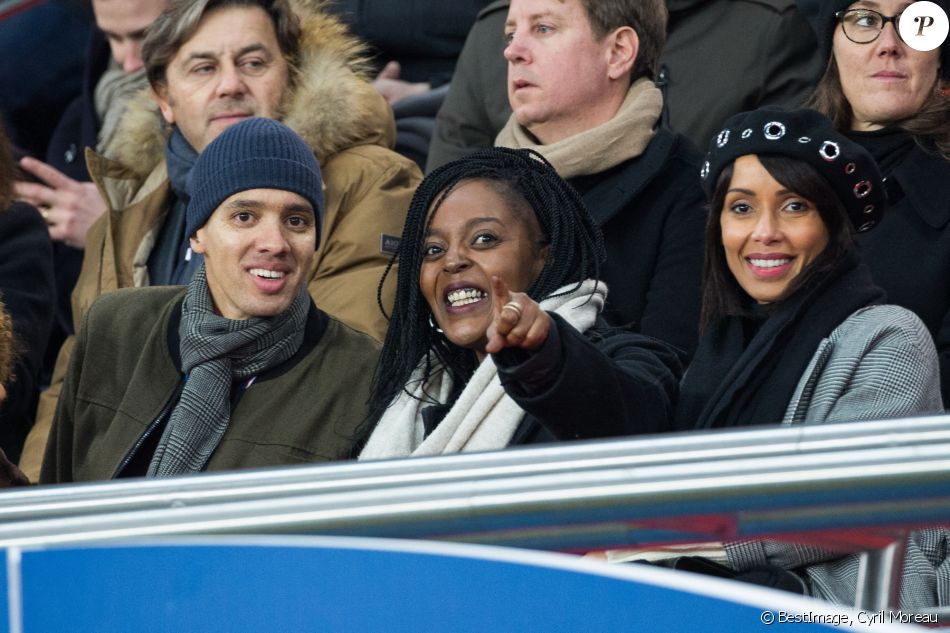 Gaël Faye et Sonia Rolland (Miss France 2000) dans les tribunes lors du match de Ligue 1 "PSG - Nantes (2-0)" au Parc des Princes, le 4 décembre 2019. © Cyril Moreau/Bestimage