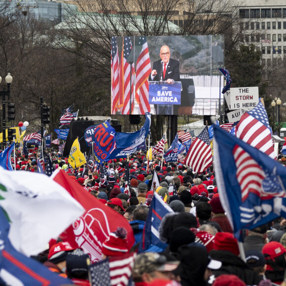 Manifestation des partisans du président sortant des Etats-Unis Donald Trump devant le Capitole à Washington, contestant le résultat des élections présidentielles 2020. Le 6 janvier 2021 © Michael Brochstein / Zuma Press / Bestimage