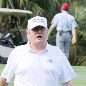 Archives - Exclusif - Le président des Etats-Unis Donald Trump joue au golf avec le premier ministre chinois Shinzo Abe en Floride le 10 février 2017.