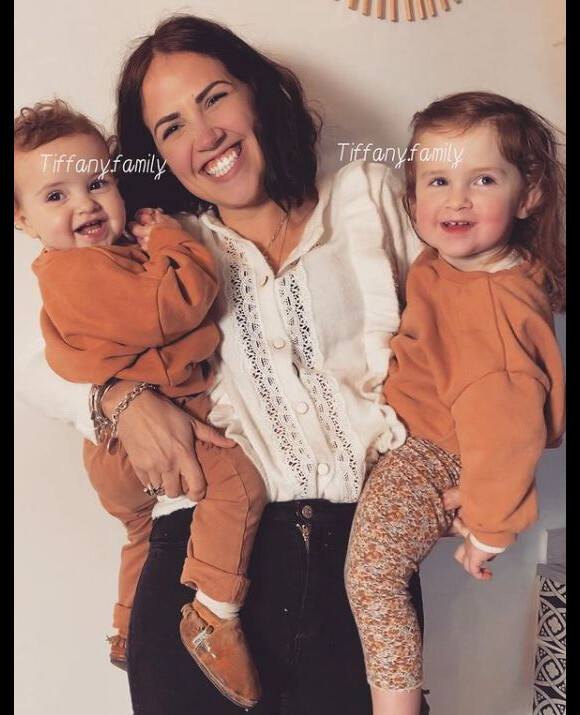 Tiffany de "Mariés au premier regard" avec ses filles Romy et Zélie, le 28 novembre 2020
