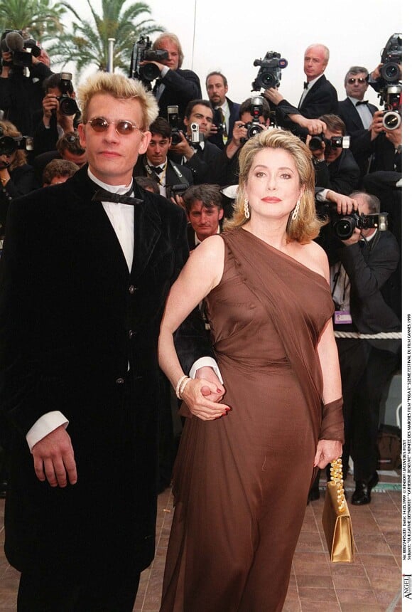 Guillaume Depardieu et Catherine Deneuve - Montée des marches du film "Pola X" au Festival de Cannes en 1999. 