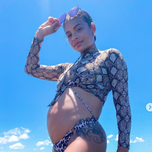 Christina Milian, enceinte et en vacances à l'île Maurice.