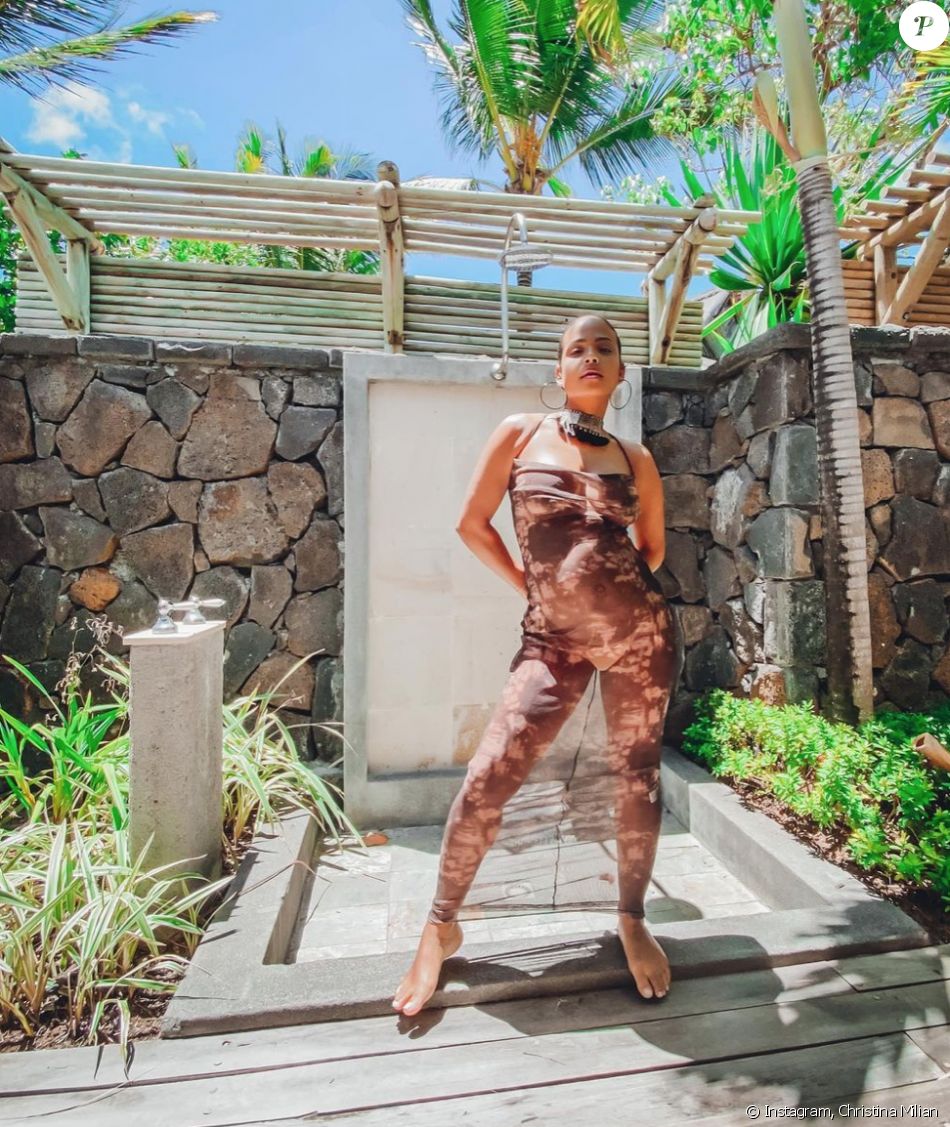 Christina Milian, enceinte et en vacances à l'île Maurice. Décembre 2020.