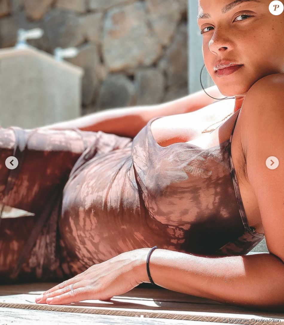 Christina Milian, enceinte et en vacances à l'île Maurice. Décembre 2020.
