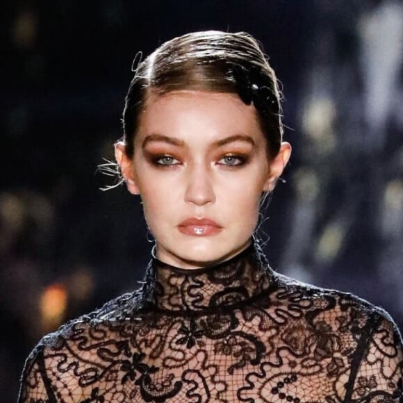 Gigi Hadid participe au défilé Tom Ford, collection automne-hiver 2020-2021, aux Milk Studios. Hollywood, Los Angeles, le 7 février 2020.