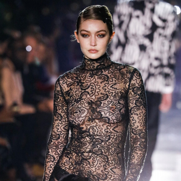 Gigi Hadid participe au défilé Tom Ford, collection automne-hiver 2020-2021, aux Milk Studios. Hollywood, Los Angeles, le 7 février 2020.
