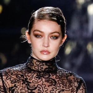 Gigi Hadid participe au défilé Tom Ford, collection automne-hiver 2020-2021, aux Milk Studios. Hollywood, Los Angeles, le 7 février 2020.