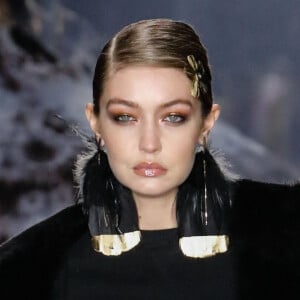 Gigi Hadid participe au défilé Tom Ford, collection automne-hiver 2020-2021, aux Milk Studios. Hollywood, Los Angeles, le 7 février 2020.