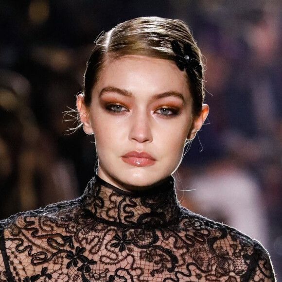 Gigi Hadid participe au défilé Tom Ford, collection automne-hiver 2020-2021, aux Milk Studios. Hollywood, Los Angeles, le 7 février 2020.