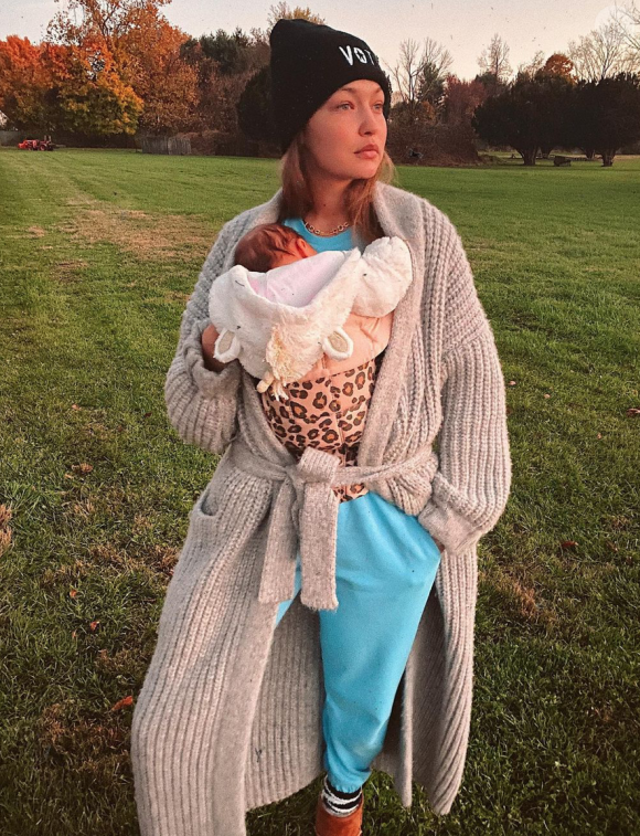 Gigi Hadid et sa fille en novembre 2020.