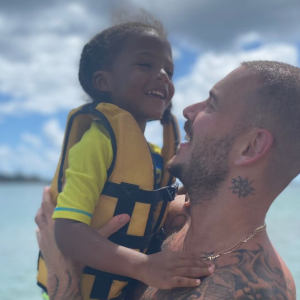 M. Pokora, déguisé en Spider-Man, surprend son neveu Layvin (le fils de Liz Milian, la petite soeur de Christina Milian) pour son anniversaire.