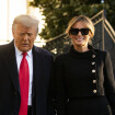 Melania Trump souriante et en noir pour quitter la Maison Blanche