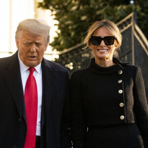 Melania et Donald Trump quittent la Maison Blanche après un mandat de quatre ans, avant d'embarquer en hélicoptère pour la base St-Andrew, le 20 janvier 2021. @Al Drago / Pool via CNP