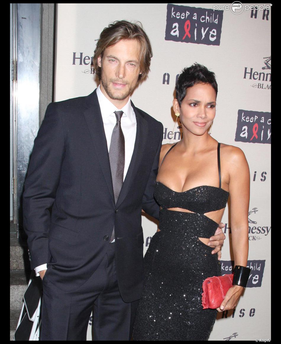 Halle Berry et son compagnon Gabriel Aubry lors du gala de ...