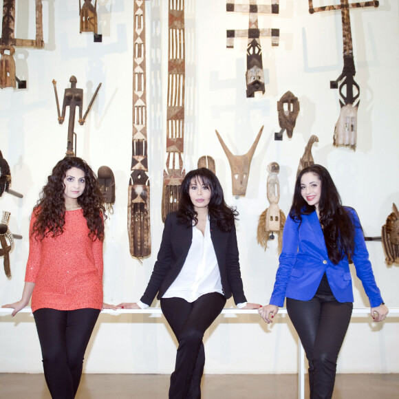 La Ministre de la Francophonie Yamina Benguigui et ses filles au Musee du Quai Branly a Paris, le 11 mars 2013.