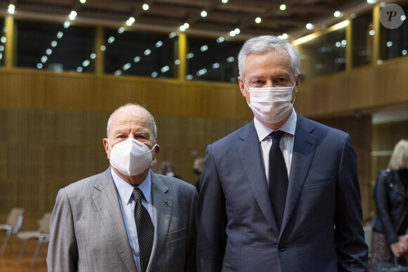 Marc Ladreit de Lacharrière et Bruno Le Maire lors de la remise du prix de la 22ème Journée du Livre d'Économie , Centre Pierre Mendès-France à Bercy au ministère de l'Économie à Paris. © Pierre Perusseau / Bestimage