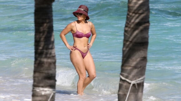Jennifer Lopez : Maillot string et silhouette de rêve à la plage à 51 ans