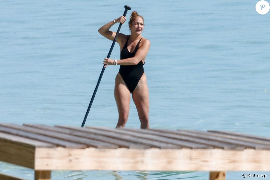 Exclusif - Jennifer Lopez profite d'un après-midi ensoleillé à la plage lors de vacances aux Îles Turques-et-Caïques. Le 6 janvier 2021.