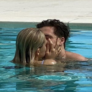 Brooklyn Beckham et sa fiancée Nicola Ann Peltz. Octobre 2020.