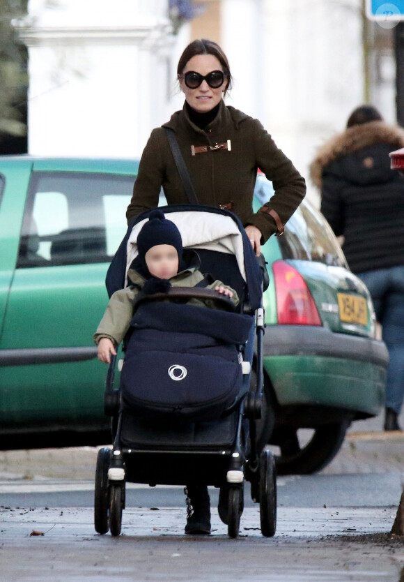 Exclusif - Pippa Middleton fait quelques courses avec son fils Arthur à Londres, Royaume Uni, le 26 janvier 2020.