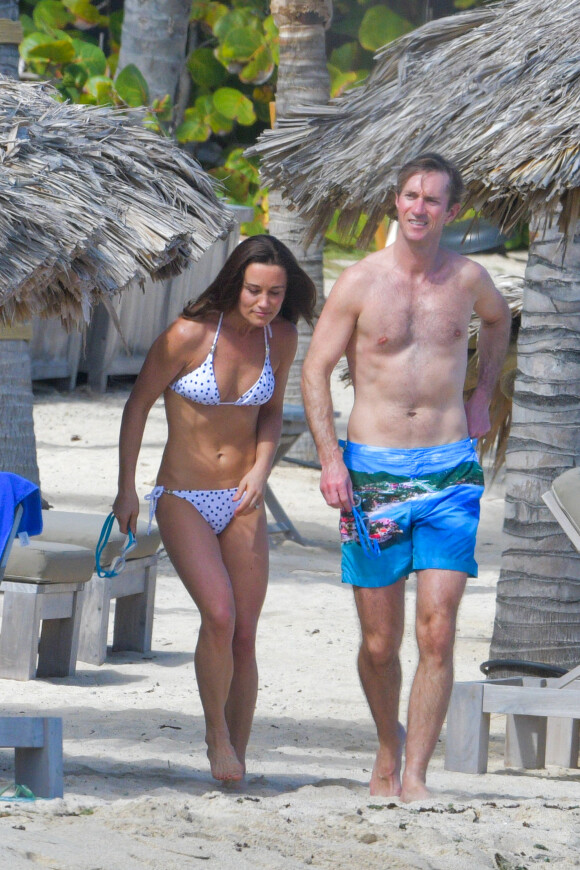 Pippa Middleton et son mari James Matthews - Pippa Middleton se baigne dans les eaux bleues de Saint Barthélemy avec sa famille le 25 décembre 2019.