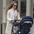  Pippa Middleton se balade dans les rues de Londres avec son fils Arthur (1 an).  