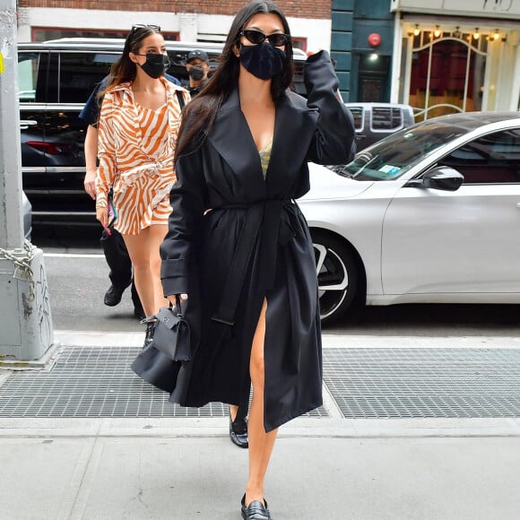 Kourtney Kardashian et son amie Addison Rae sont allées rendre visite à un ami à New York pendant l'épidémie de coronavirus (Covid-19), le 11 octobre 2020.