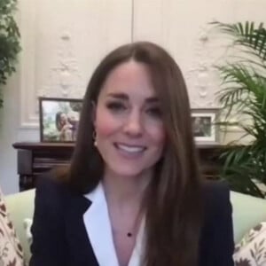 Kate Middleton parle du rôle primordial des infirmières dans la vaccination contre le coronavirus (Covid-19), le 25 janvier 2021.