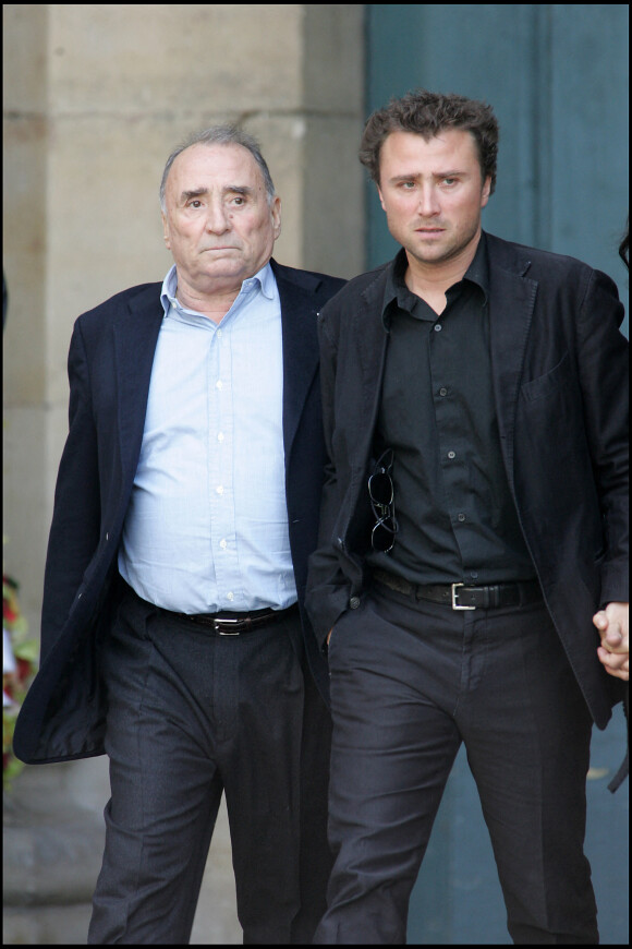 Claude Brasseur et son fils Alexandre - Obsèques de Jean Cassel à l'église Saint Eustache à Paris