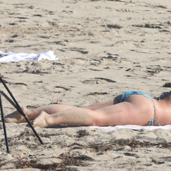 Exclusif - Britney Spears profite du soleil de Malibu et célèbre une petite victoire devant le tribunal mercredi. Le 15 octobre 2020.