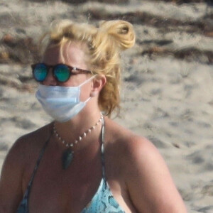 Exclusif - Britney Spears profite du soleil de Malibu et célèbre une petite victoire devant le tribunal mercredi. Le 15 octobre 2020.