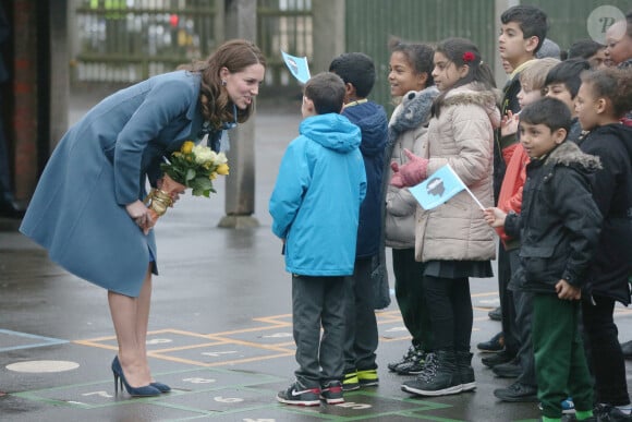 Kate Middleton (enceinte), duchesse de Cambridge, a rencontré les élèves de l'école "Roe Green Junior" à Londres, à l'occasion du lancement d'un programme de l'association Heads Together. Le 23 janvier 2018