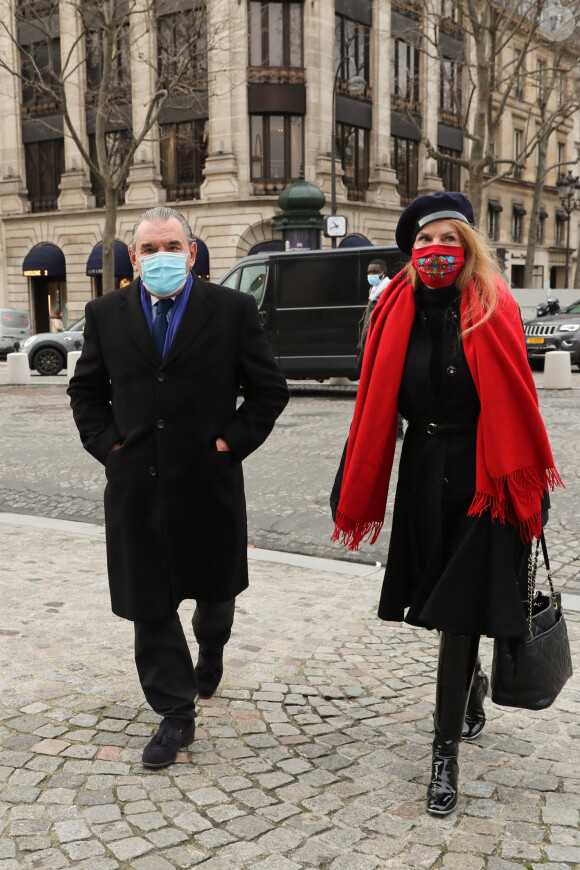 Cyrielle Clair et son mari Michel Corbière - Arrivées à la messe anniversaire à la mémoire de Pierre Cardin en l'église de La Madeleine à Paris. Le 29 janvier 2021