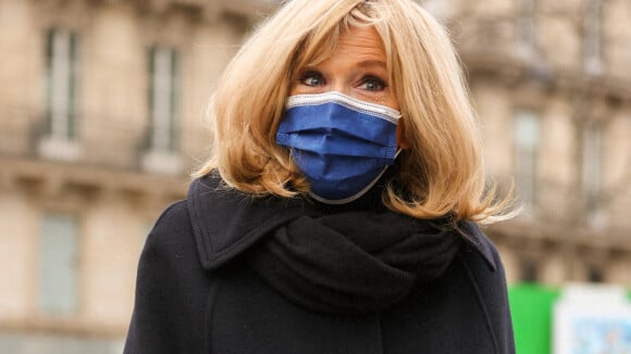 Brigitte Macron : Look d'hiver sobre et moderne pour un dernier hommage à Pierre Cardin