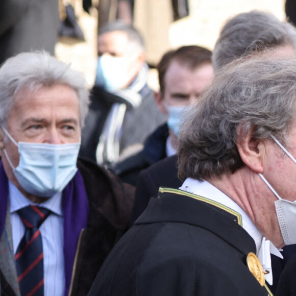 Jean-Michel Wilmotte et Brigitte Macron - Sorties de la messe anniversaire à la mémoire de Pierre Cardin en l'église de La Madeleine à Paris. Le 29 janvier 2021