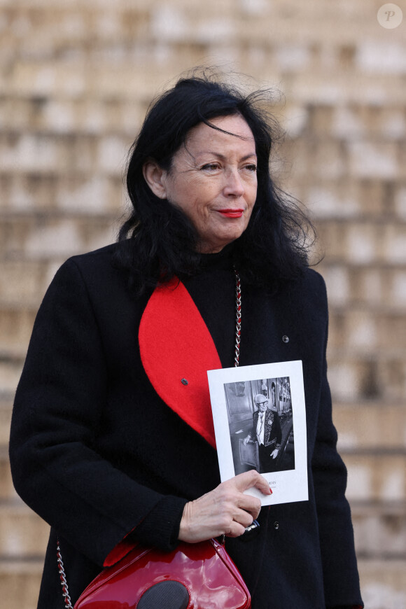 Sylvana Lorenz - Sorties de la messe anniversaire à la mémoire de Pierre Cardin en l'église de La Madeleine à Paris. Le 29 janvier 2021