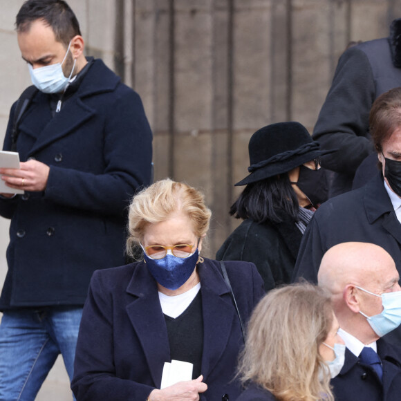 Sylvie Vartan et son mari Tony Scotti - Sorties de la messe anniversaire à la mémoire de Pierre Cardin en l'église de La Madeleine à Paris. Le 29 janvier 2021