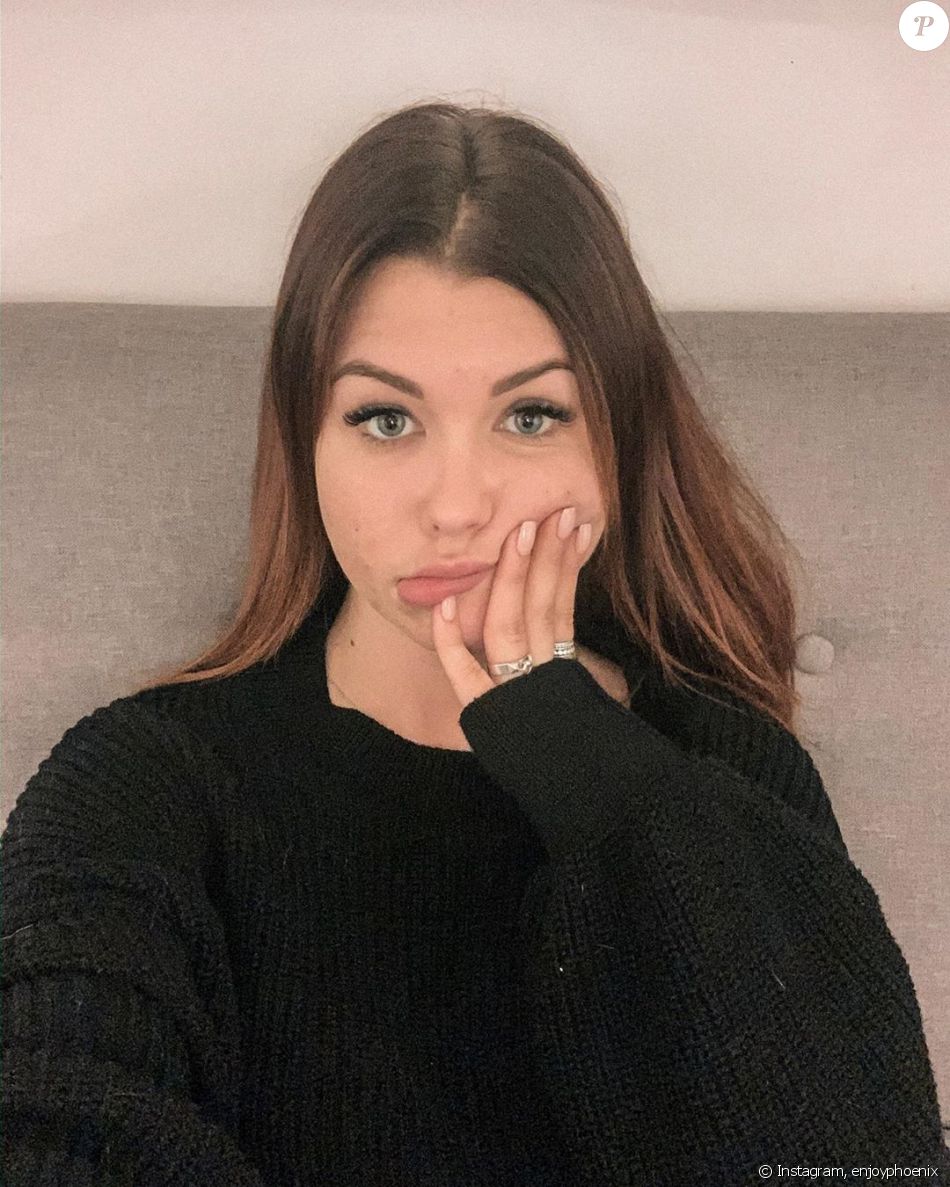EnjoyPhoenix s'exprime sur sa relation compliquée avec les réseaux sociaux, dénonçant un monde de "paillettes", sur Instagram, le 21 novembre 2019.