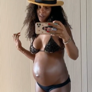 Kelly Rowland, enceinte de 6 mois de son deuxième enfant.