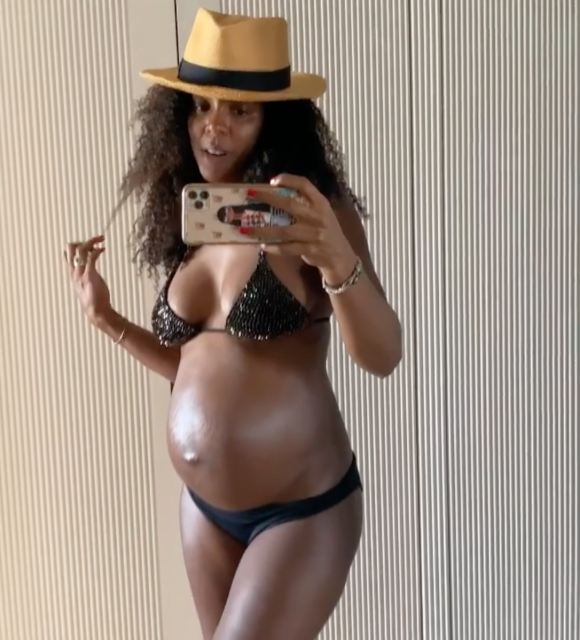 Kelly Rowland, enceinte de 6 mois de son deuxième enfant.
